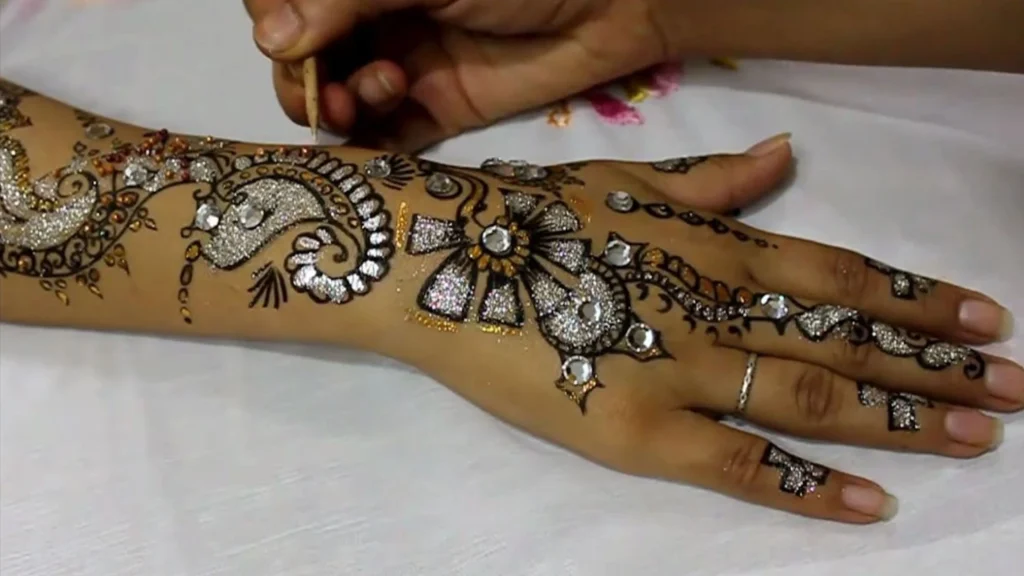 Mix White Henna with Traditional Henna